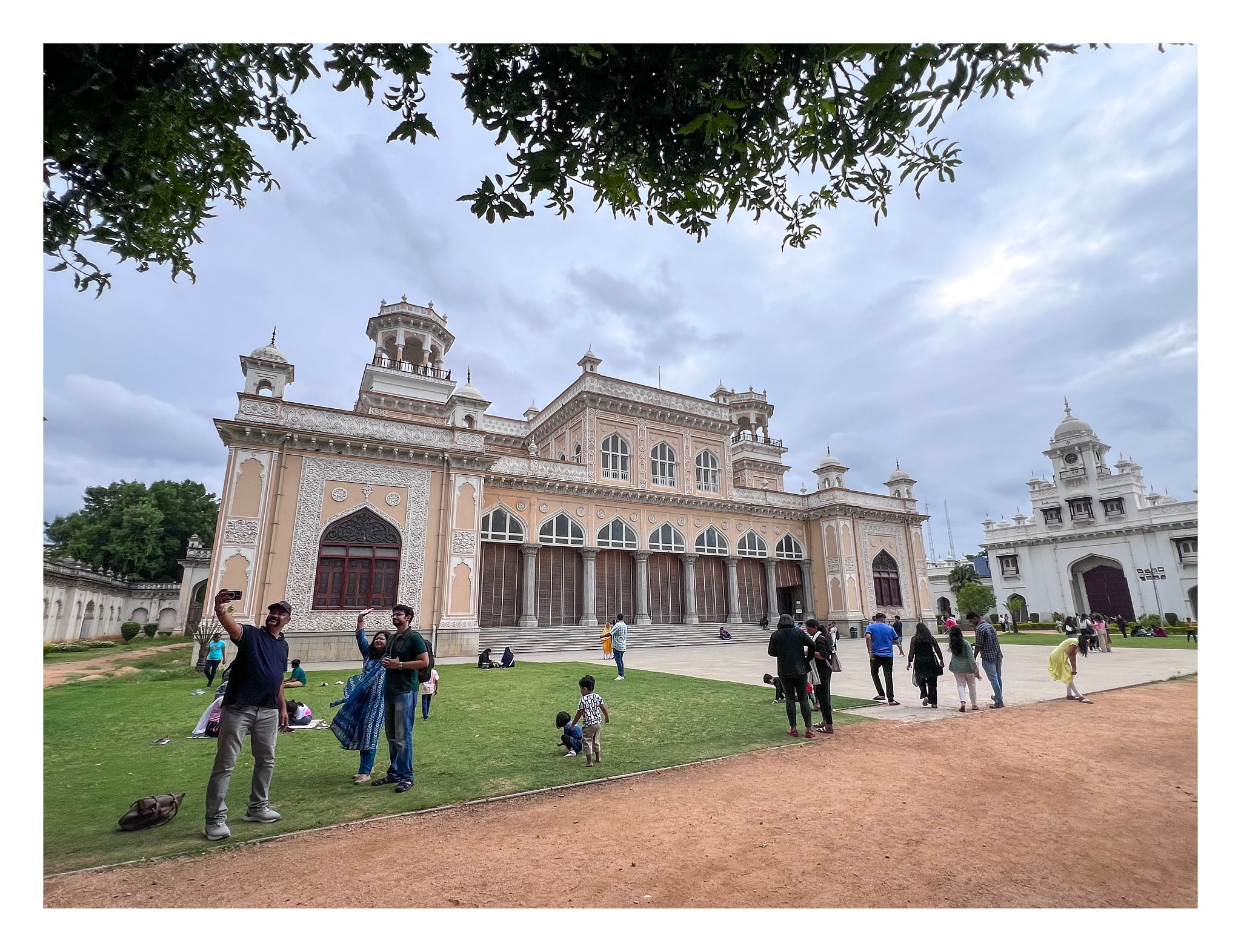 A wide angle photo of the Tahniyat mahal of Chowmahalla Palace